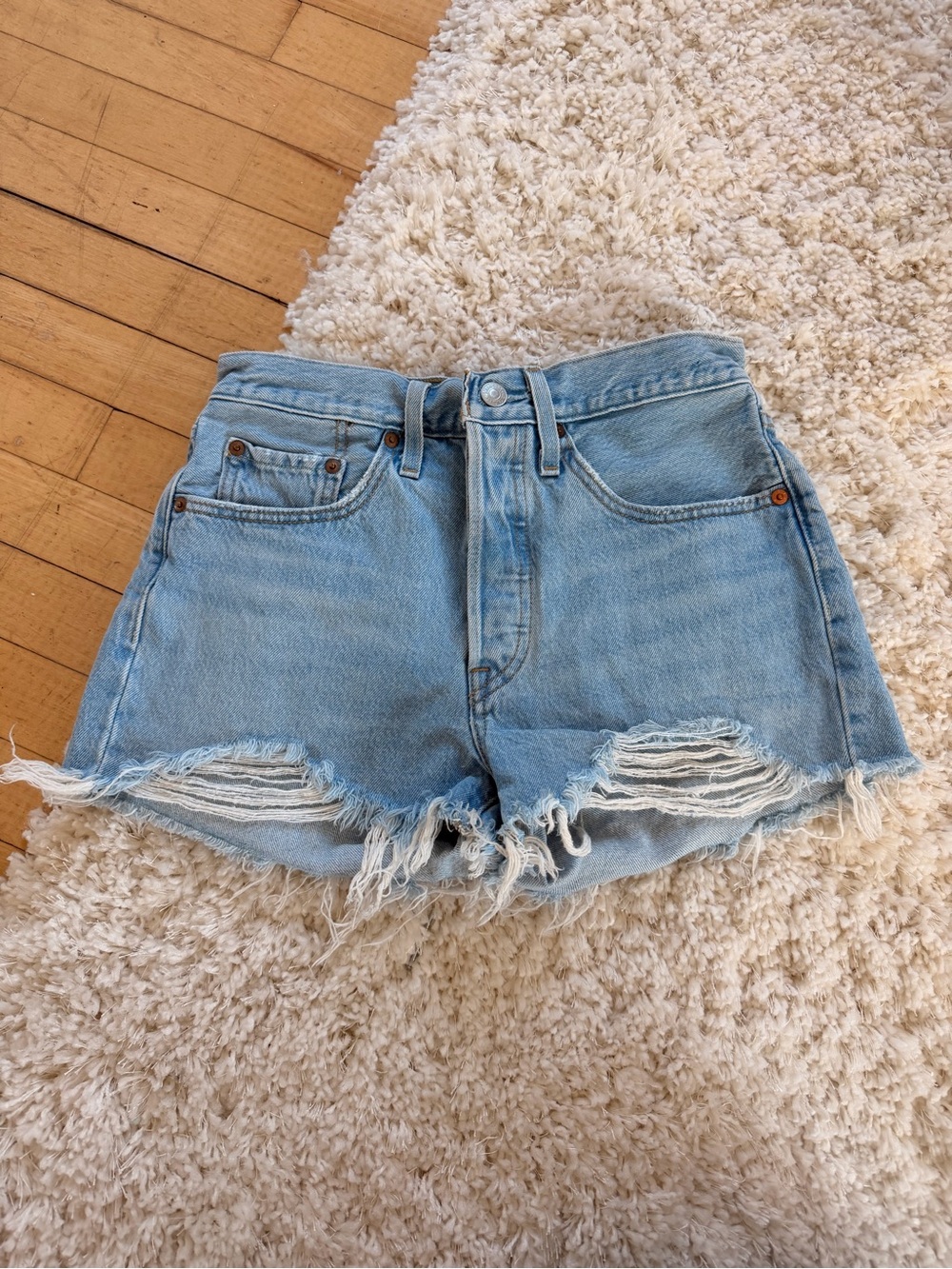 Levi’s 501 Women’s Shorts Denim Distressed Light Wash Size 26